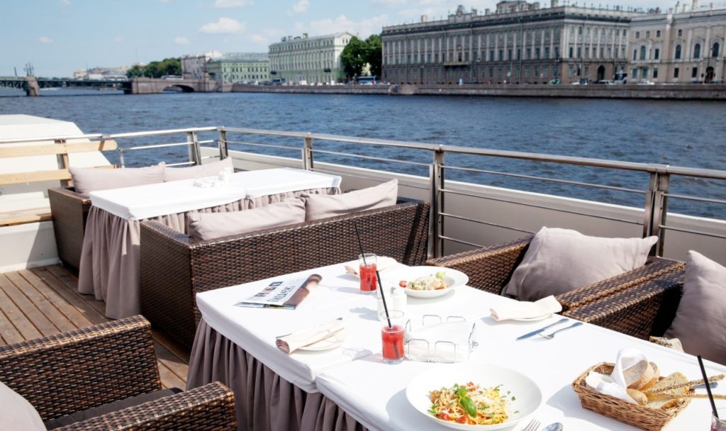 Лучшие рестораны и кафе на воде в Санкт-Петербурге